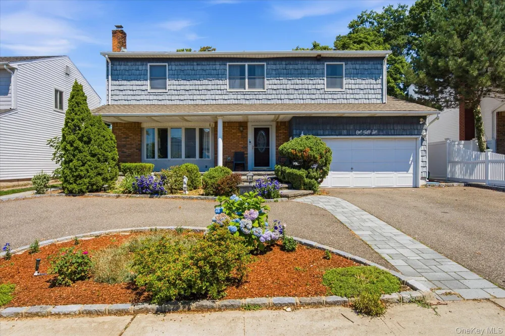 156 Lea Ann Terrace Wantagh, NY 11793