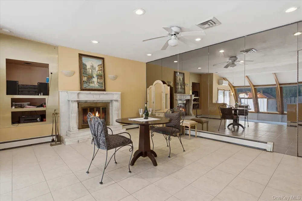 156 Lea Ann Terrace Wantagh, NY 11793