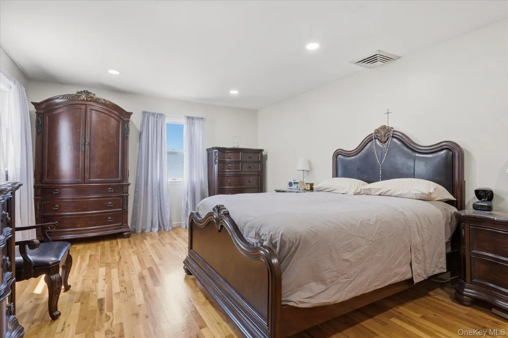 156 Lea Ann Terrace Wantagh, NY 11793