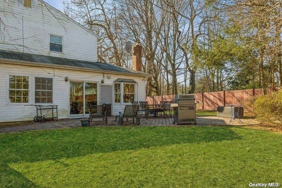 93 Beacon Hill Road Port Washington, NY 11050