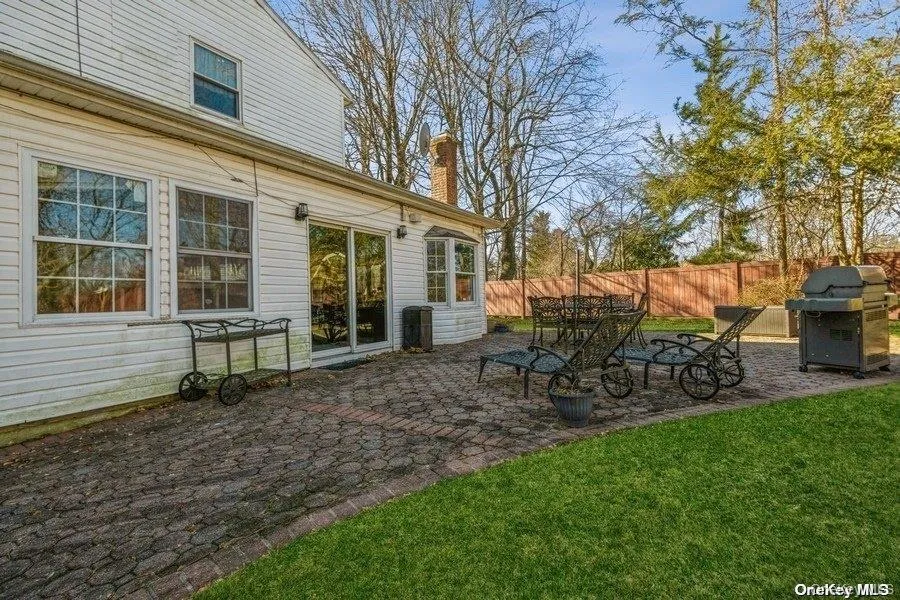 93 Beacon Hill Road Port Washington, NY 11050