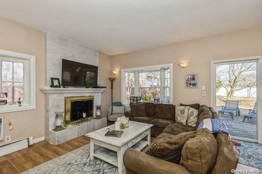 93 Beacon Hill Road Port Washington, NY 11050