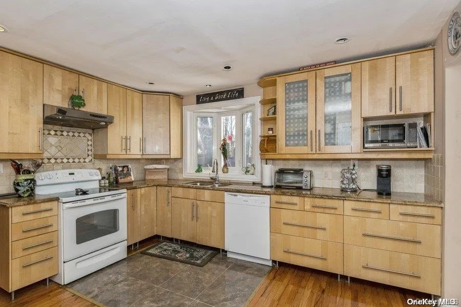 93 Beacon Hill Road Port Washington, NY 11050