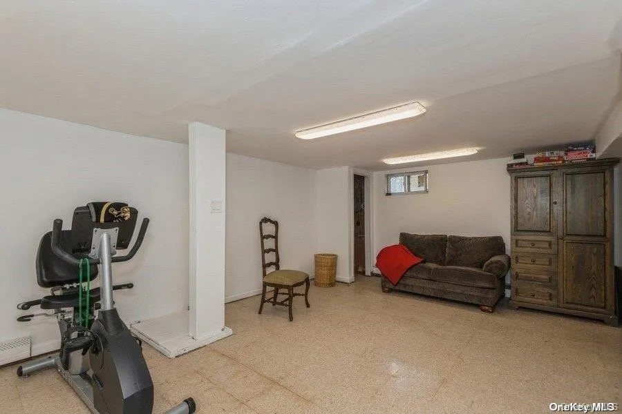 93 Beacon Hill Road Port Washington, NY 11050