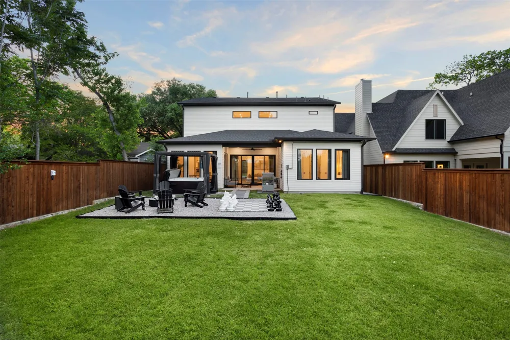 8922 San Benito Way Dallas, TX 75218