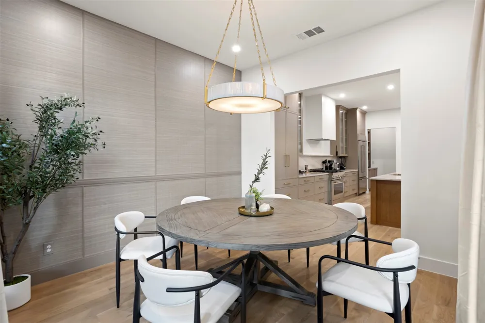 8922 San Benito Way Dallas, TX 75218