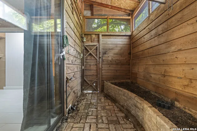 800 LEONARD ST Austin, TX 78705