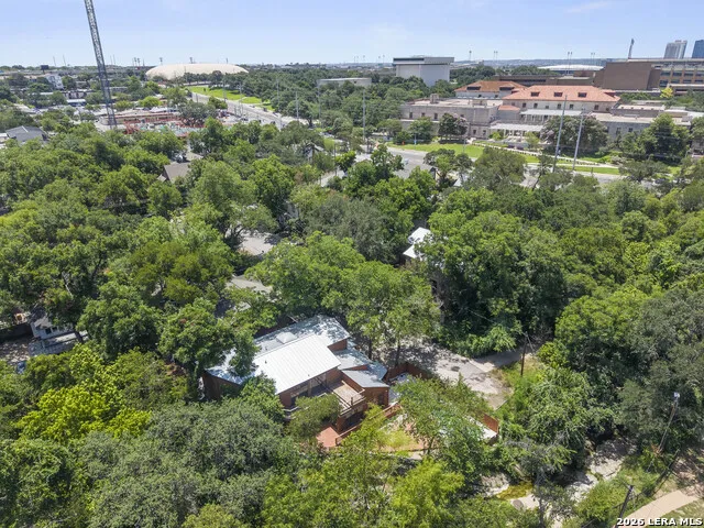 800 LEONARD ST Austin, TX 78705