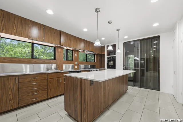 800 LEONARD ST Austin, TX 78705