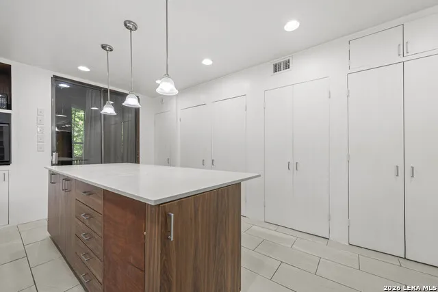 800 LEONARD ST Austin, TX 78705