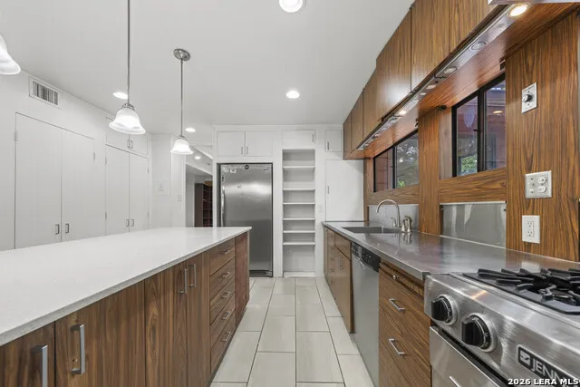800 LEONARD ST Austin, TX 78705