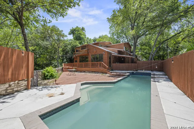800 LEONARD ST Austin, TX 78705