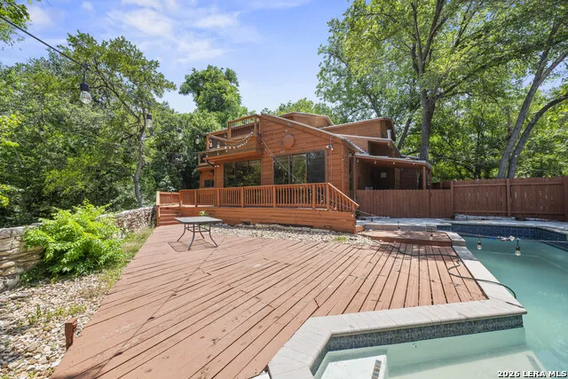 800 LEONARD ST Austin, TX 78705