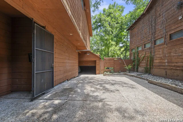 800 LEONARD ST Austin, TX 78705