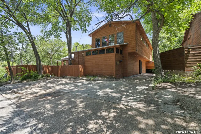 800 LEONARD ST Austin, TX 78705