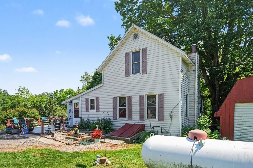 829 E Wagner Road Buchanan, MI 49107