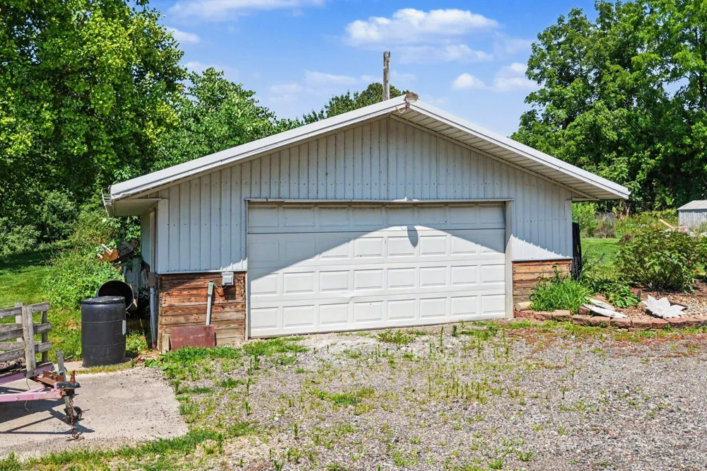 829 E Wagner Road Buchanan, MI 49107