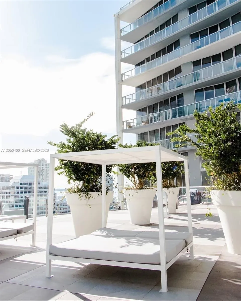 475 Brickell Ave #1012 Miami, FL 33131