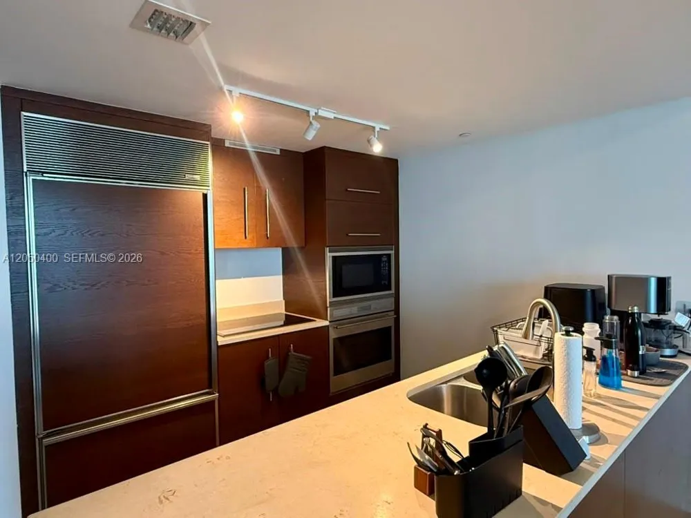 475 Brickell Ave #1012 Miami, FL 33131