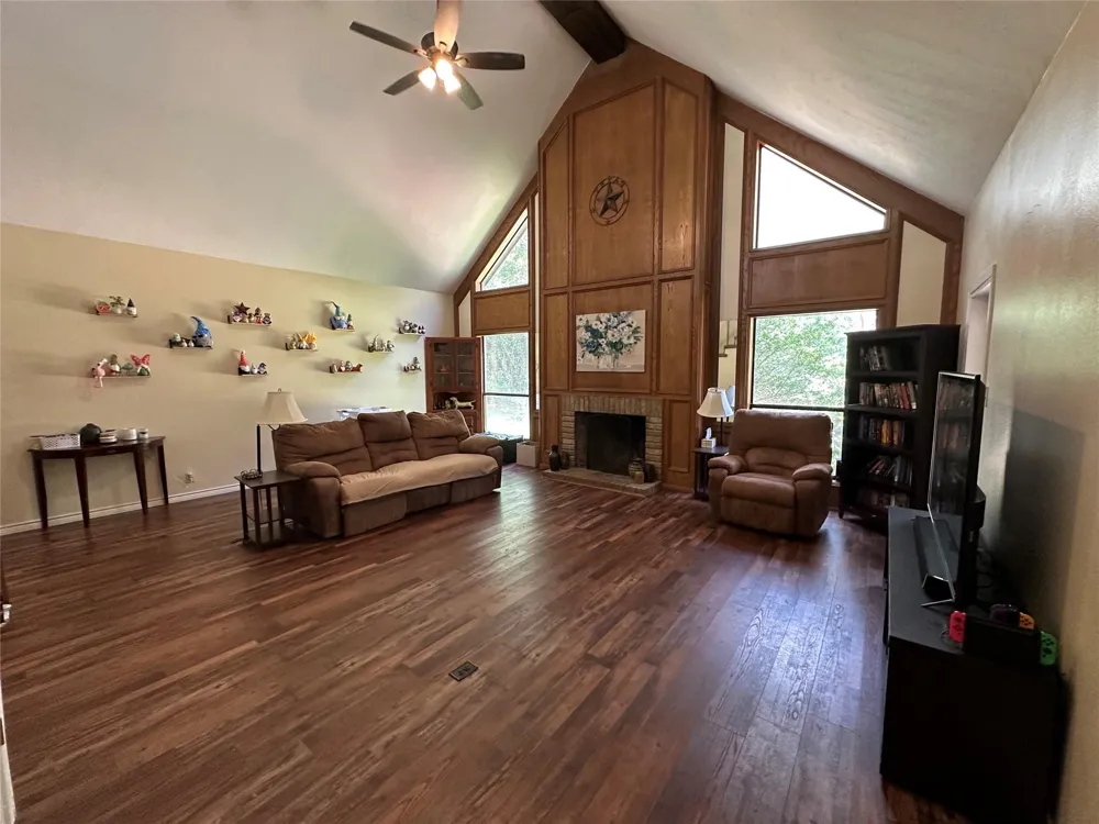 180 Laurie Lane Silsbee, TX 77656