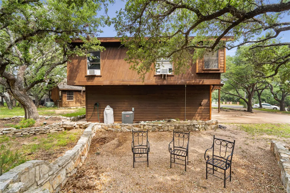334 Coventry Road Spicewood, TX 78669