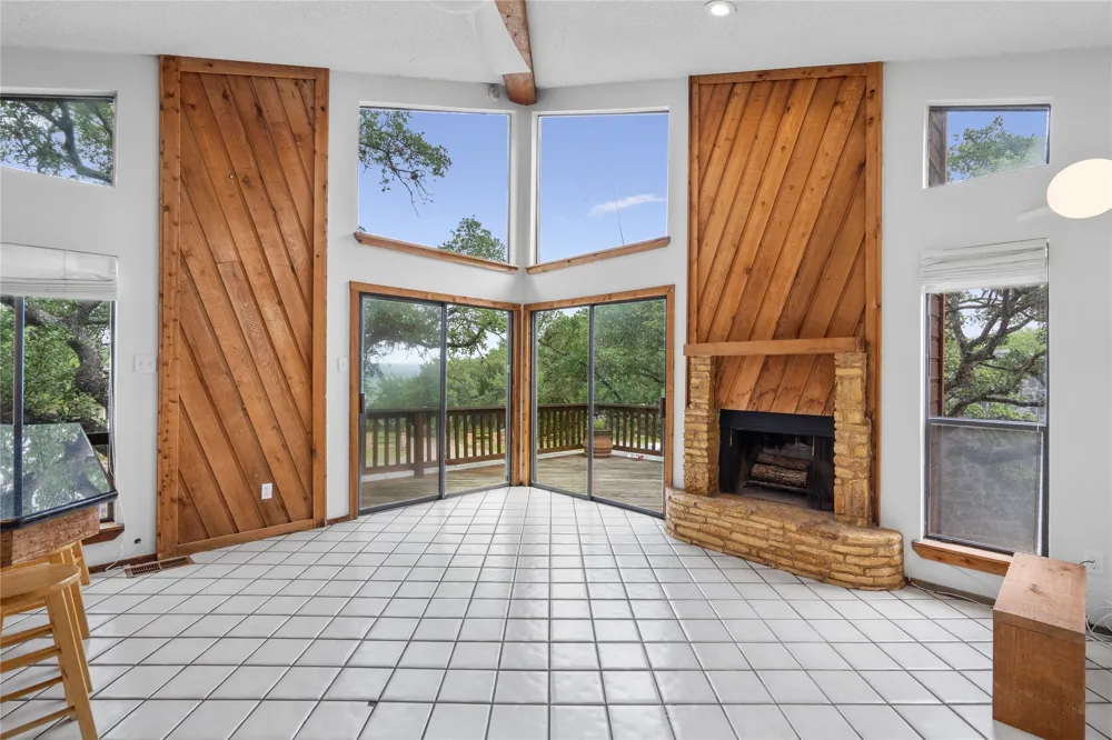 334 Coventry Road Spicewood, TX 78669