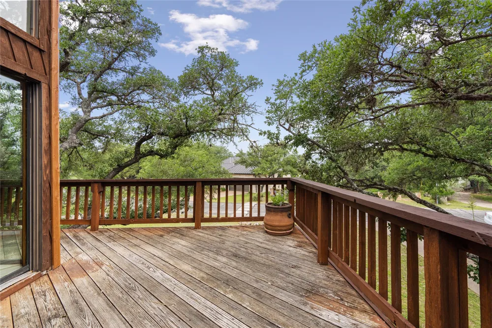 334 Coventry Road Spicewood, TX 78669