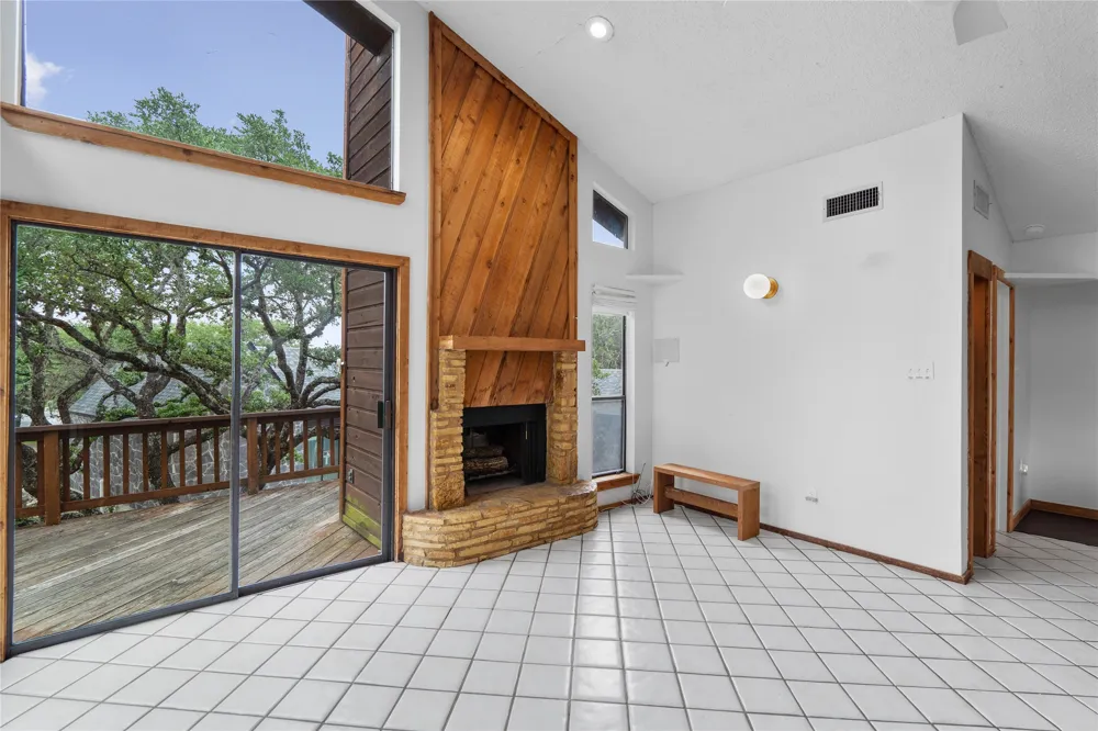 334 Coventry Road Spicewood, TX 78669