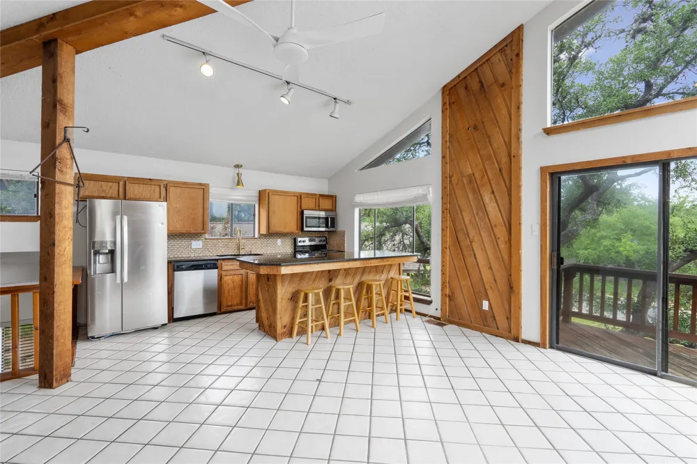 334 Coventry Road Spicewood, TX 78669