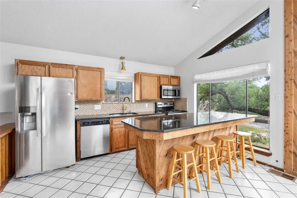 334 Coventry Road Spicewood, TX 78669