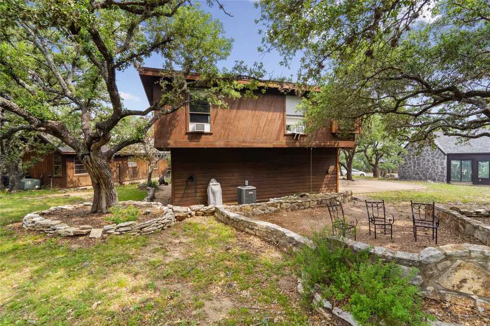 334 Coventry Road Spicewood, TX 78669