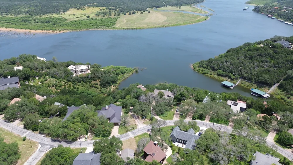 334 Coventry Road Spicewood, TX 78669