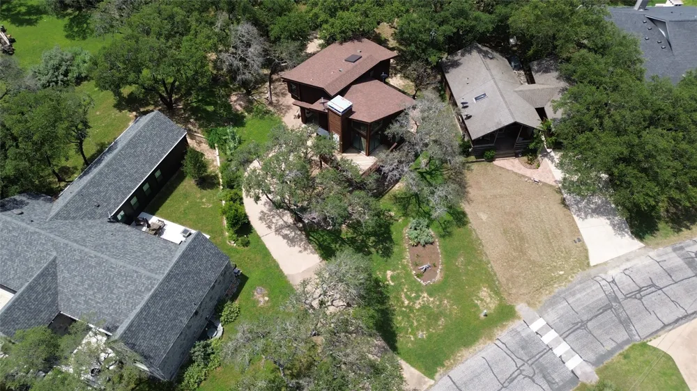 334 Coventry Road Spicewood, TX 78669