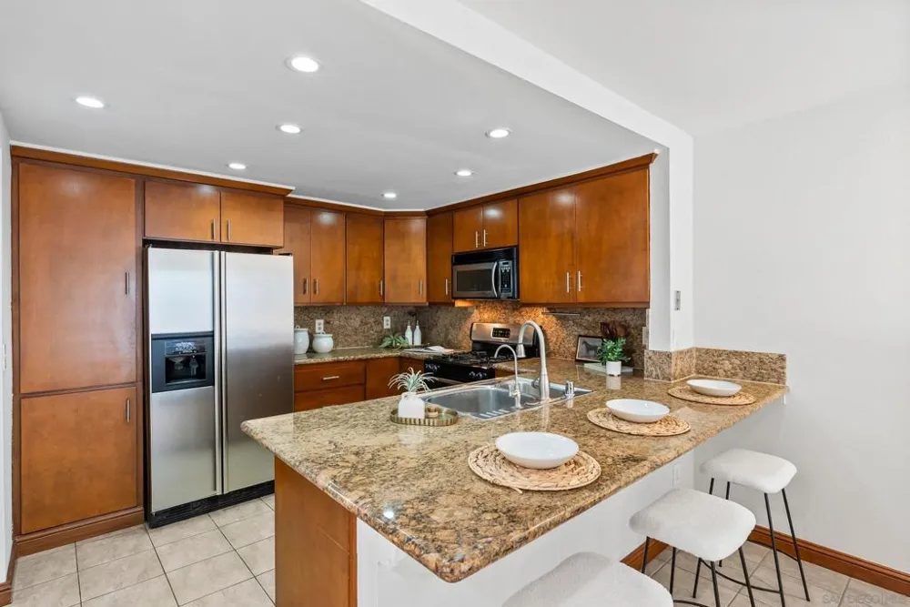 6998 Camino Degrazia San Diego, CA 92111