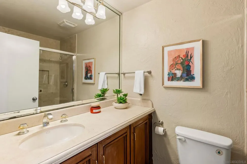 6998 Camino Degrazia San Diego, CA 92111