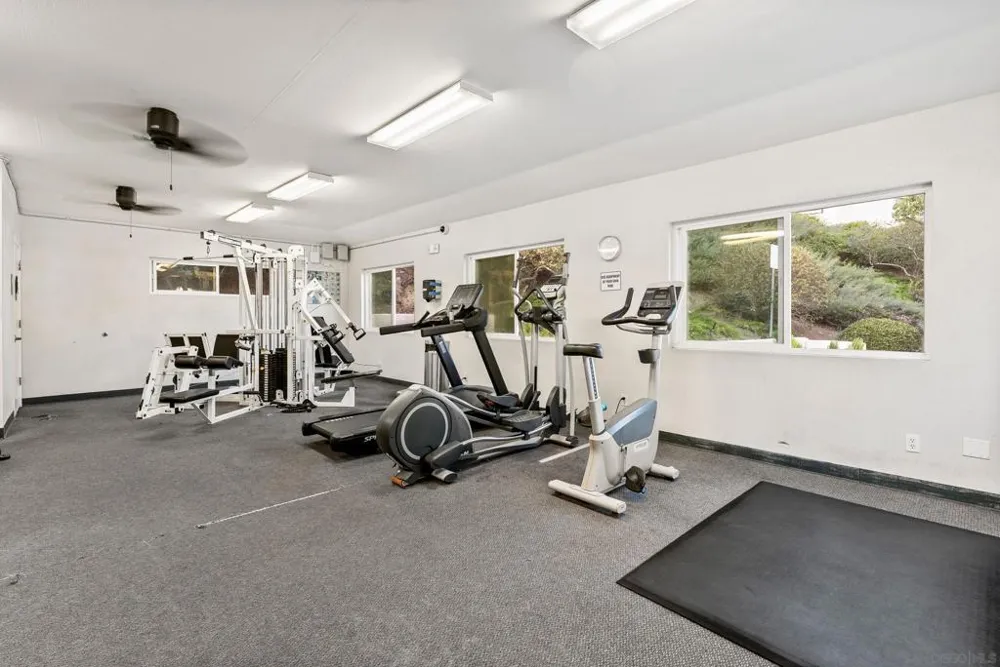 6998 Camino Degrazia San Diego, CA 92111