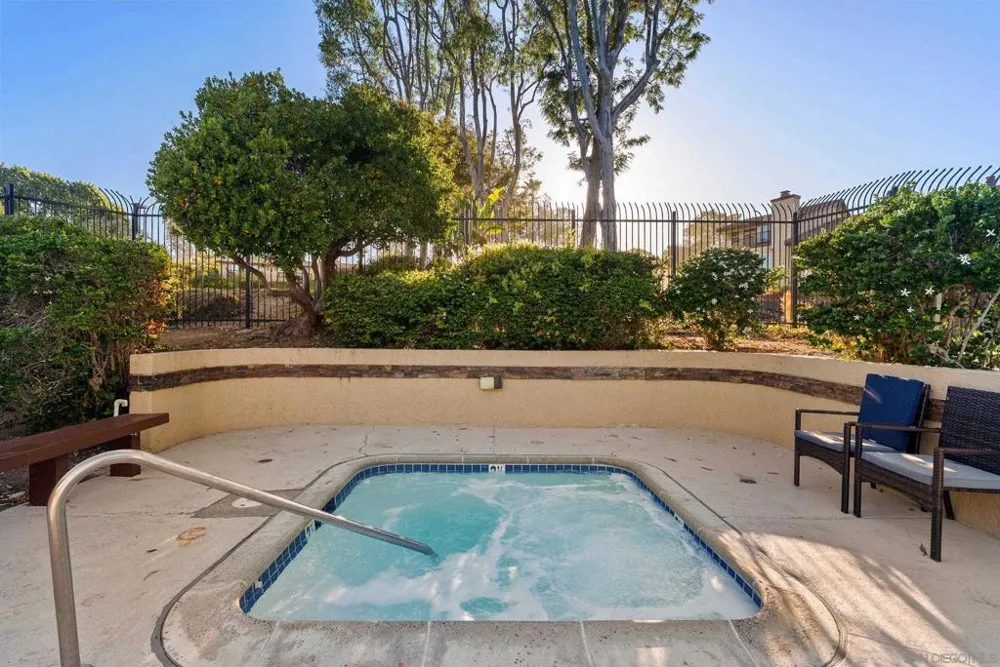 6998 Camino Degrazia San Diego, CA 92111