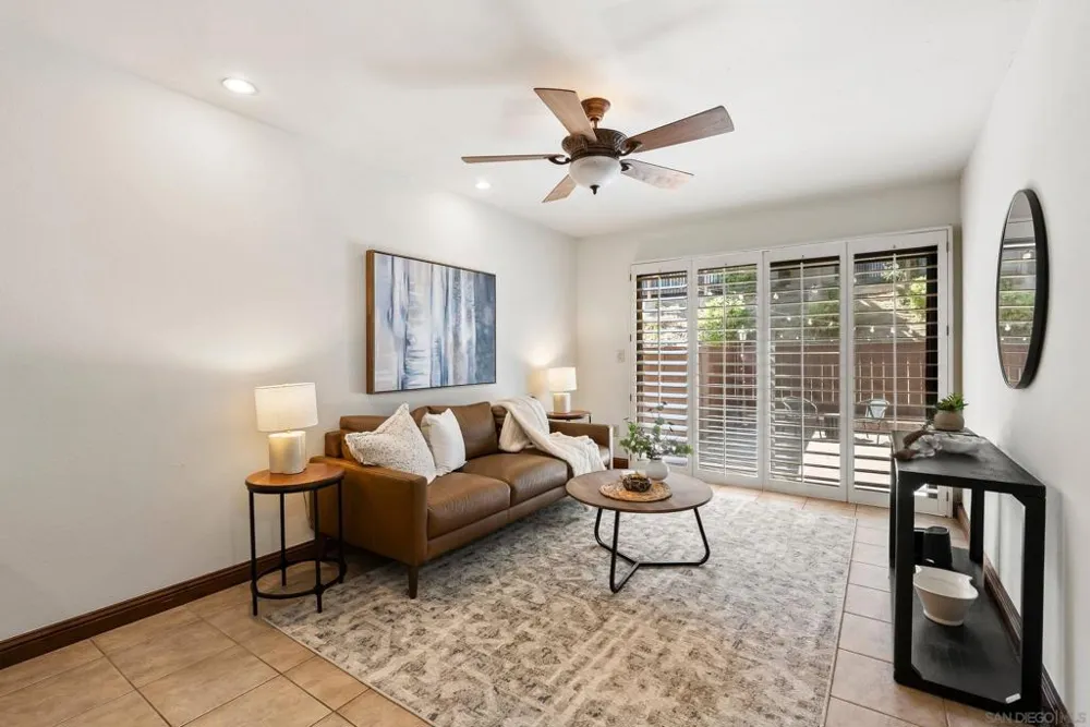 6998 Camino Degrazia San Diego, CA 92111