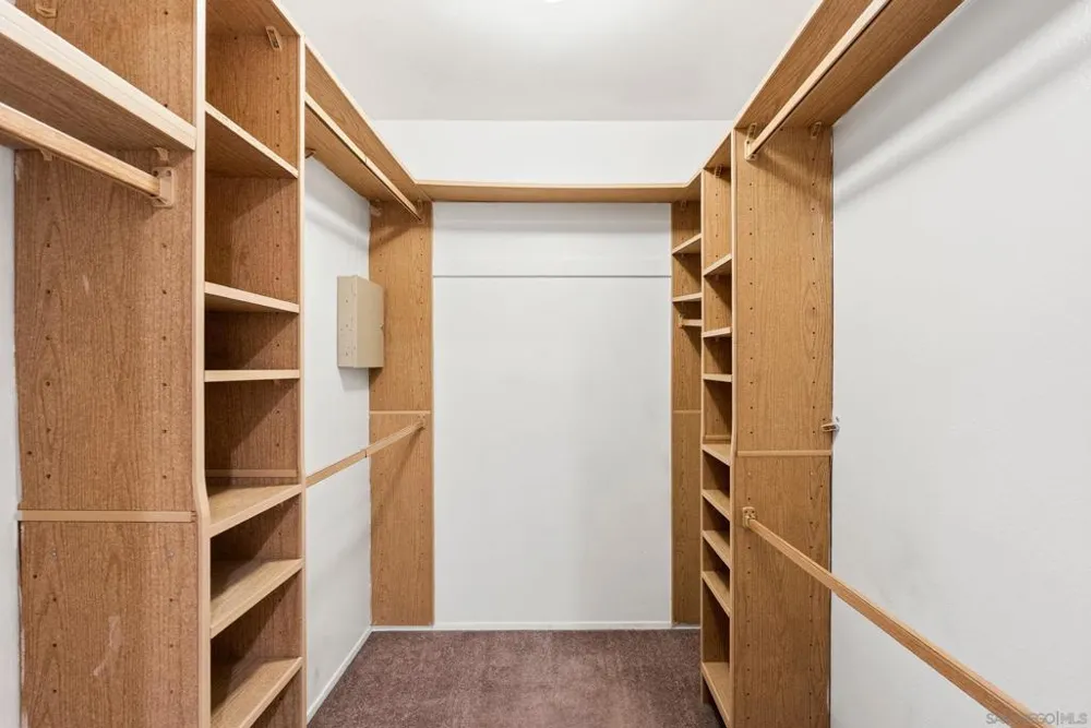 6998 Camino Degrazia San Diego, CA 92111