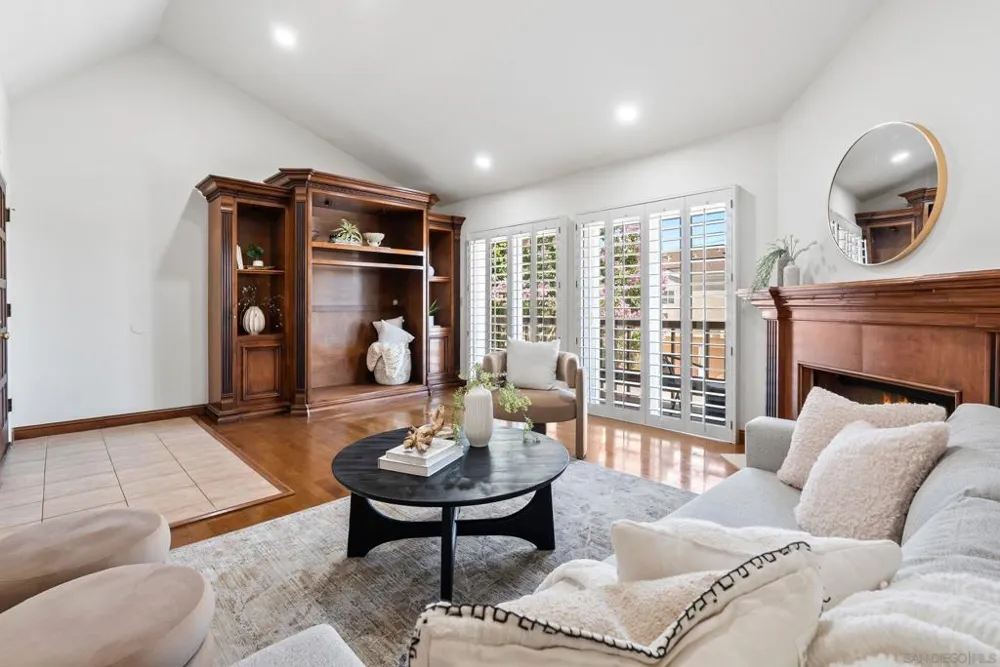 6998 Camino Degrazia San Diego, CA 92111