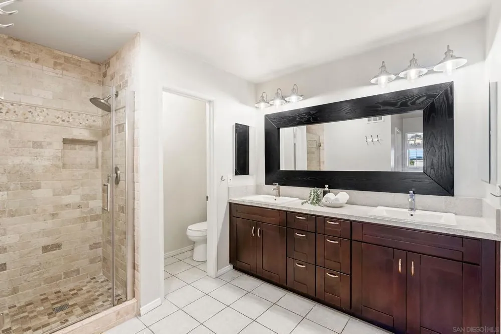 6998 Camino Degrazia San Diego, CA 92111