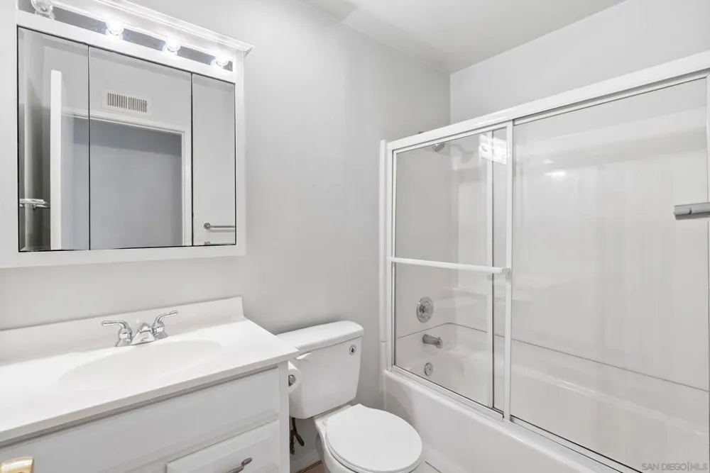 6998 Camino Degrazia San Diego, CA 92111