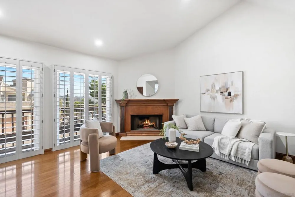 6998 Camino Degrazia San Diego, CA 92111