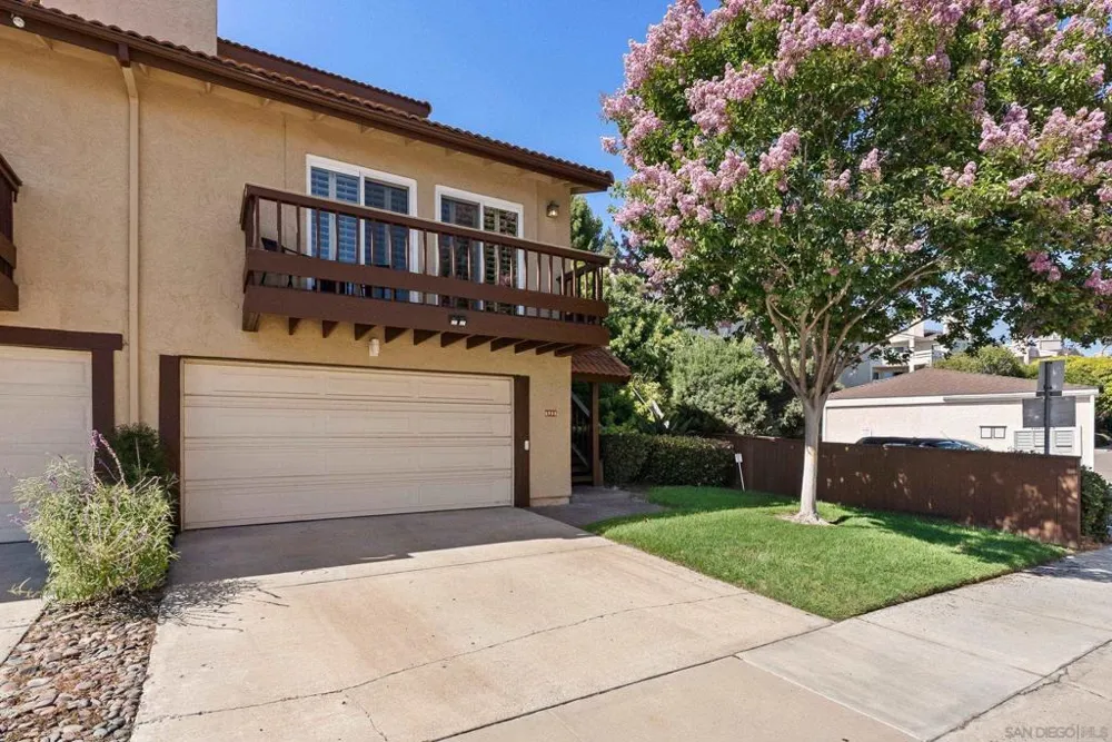 6998 Camino Degrazia San Diego, CA 92111