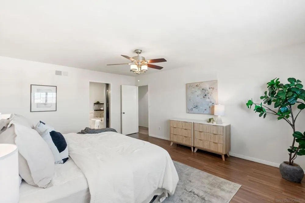 6998 Camino Degrazia San Diego, CA 92111