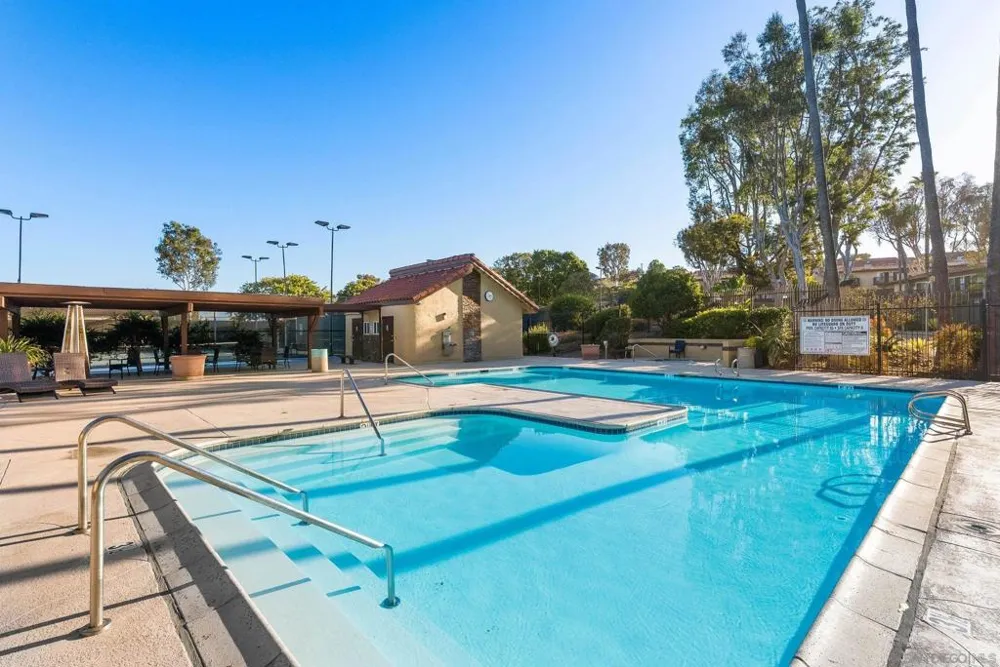 6998 Camino Degrazia San Diego, CA 92111