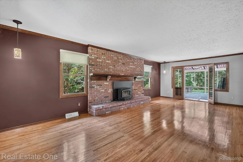 6039 Fish Lake Road Highland Charter Township, MI 48442