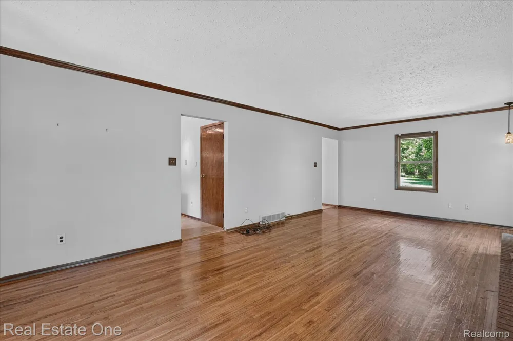 6039 Fish Lake Road Highland Charter Township, MI 48442