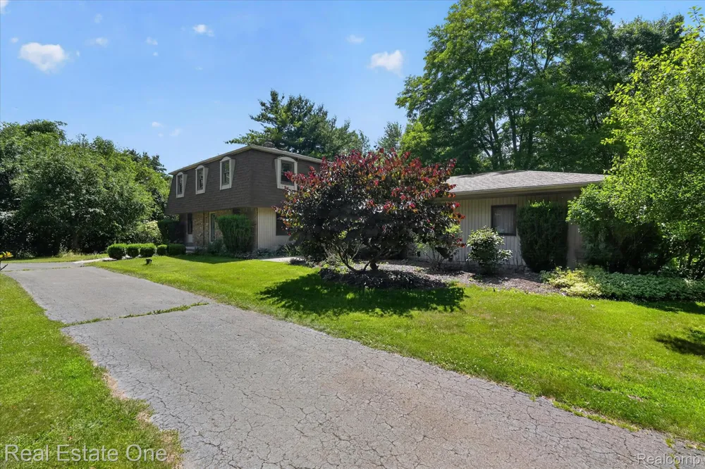 6039 Fish Lake Road Highland Charter Township, MI 48442