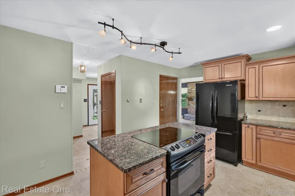 6039 Fish Lake Road Highland Charter Township, MI 48442